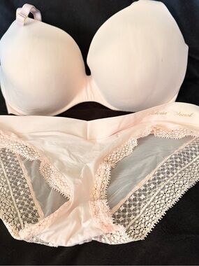 Victoria's Secret Pale Pink Lace-Trim Bra & Bikini Set